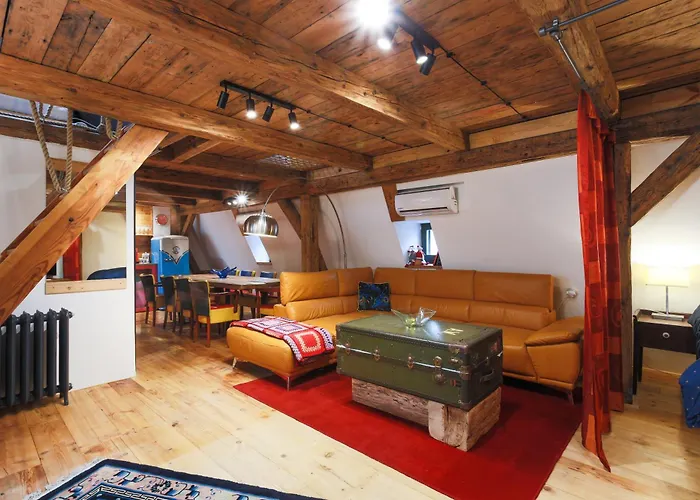 Large-Elegant-Central-Terrace Apartment
